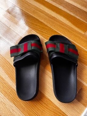 Women’s Gucci Slides (sz 37 =7)